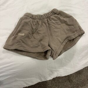 Set active sweatshorts size small in tan color